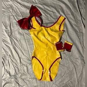 Red and yellow latex set